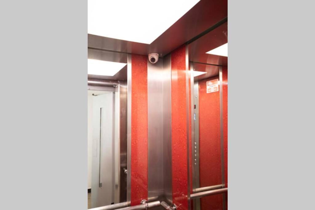 Victoria Avenue Apartment *