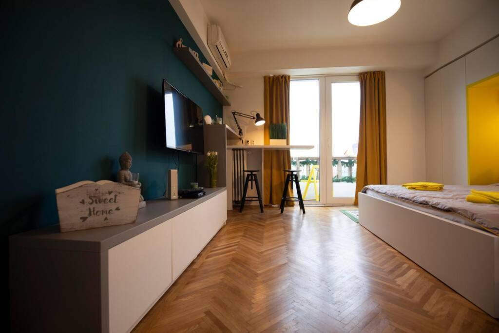 Victoria Avenue Apartment