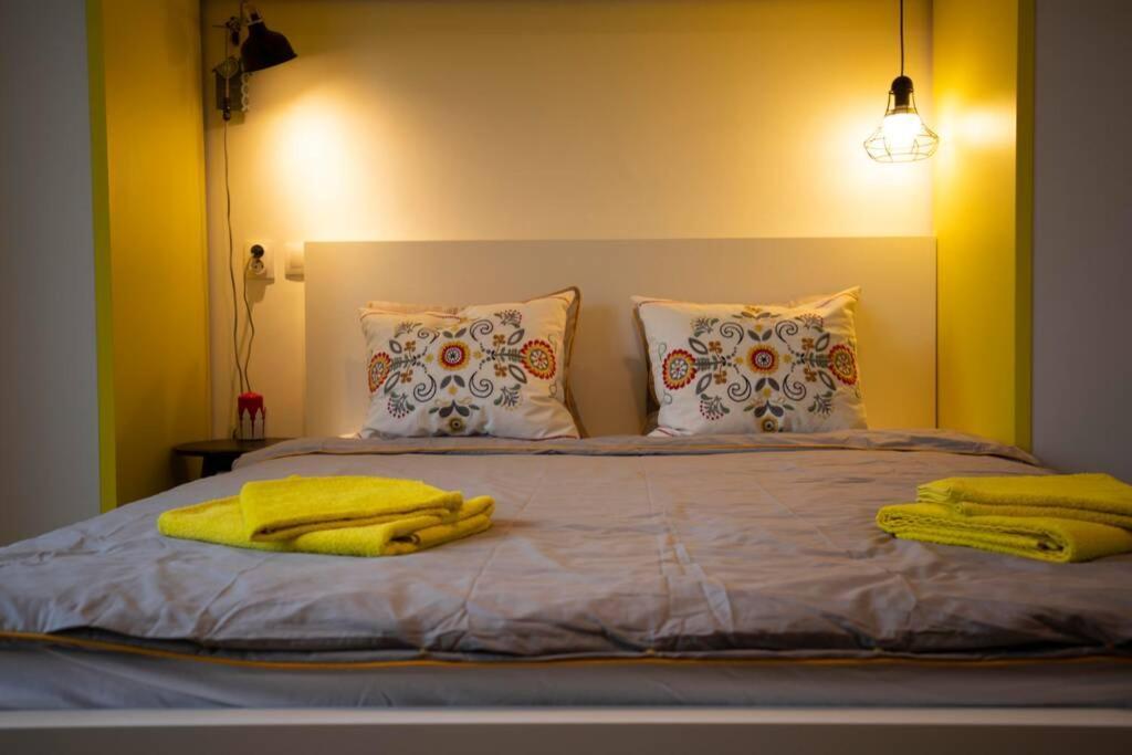 Victoria Avenue Apartment *
